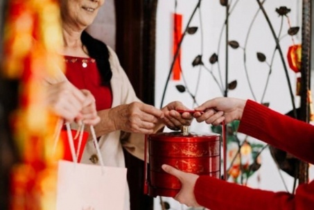 Chọn tuổi xông nhà Tết Bính Ngọ: Tuổi nào tam hợp, nhị hợp và nên ưu tiên gì?