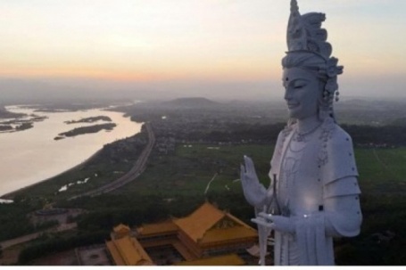 Chiêm bái tượng Phật cao 125m tại Chùa Minh Đức, Quảng Ngãi