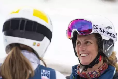 Chuyện chưa biết về 'bà lão' 46 tuổi lập hàng loạt kỷ lục tại Thế vận hội mùa Đông