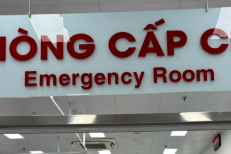 Em bé 2 tháng tuổi chấn thương sọ não vì điện thoại rơi vào đầu