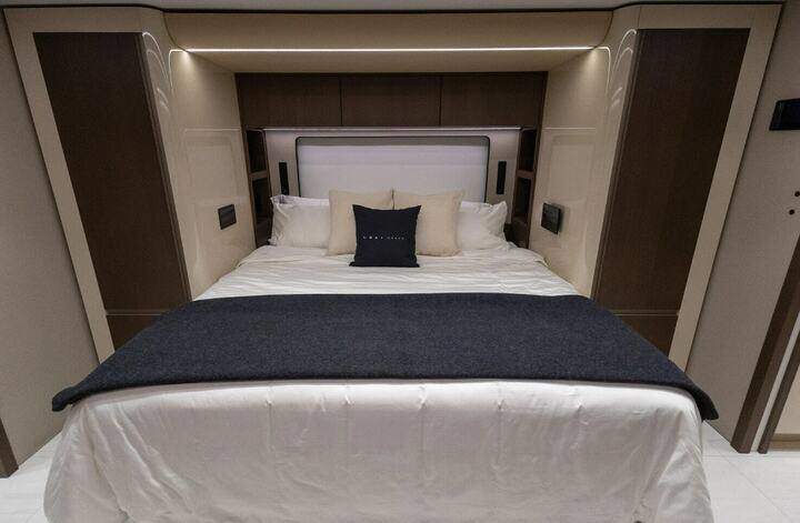 Không gian phòng khách và phòng ngủ được thiết kế sang trọng.