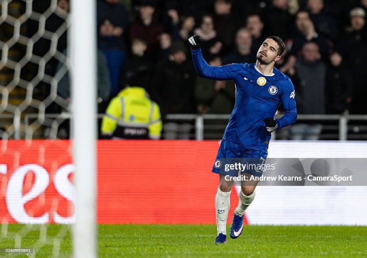 Pedro Neto tỏa sáng với cú hat trick đỉnh cao