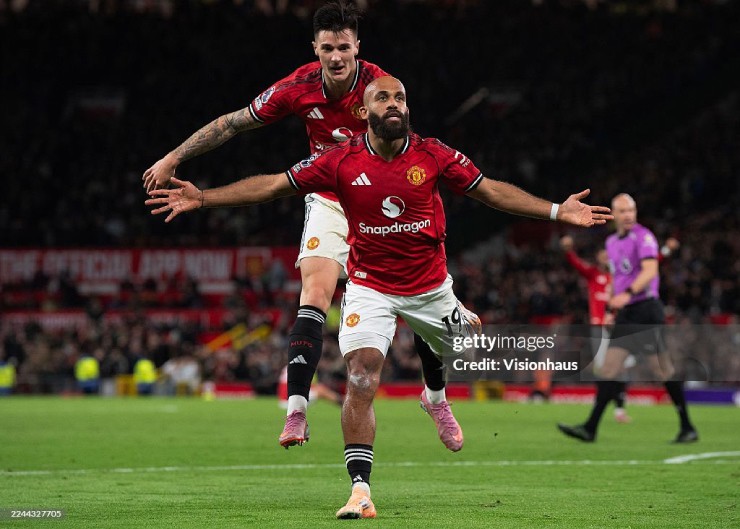 Sesko và Mbeumo được HLV Carrick khen ngợi