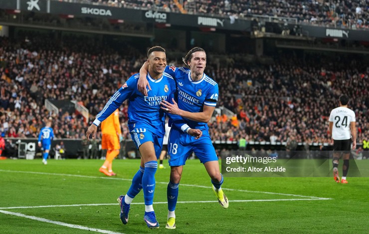 Real cần điểm để tiếp tục bám đuổi Barca