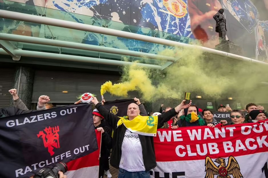 Giới chủ MU bị chỉ trích dữ dội