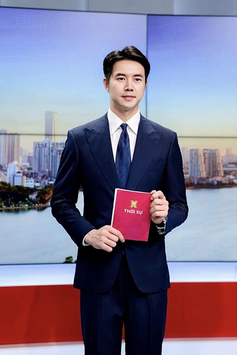 Đức Hiếu trong vai trò người dẫn chương trình.