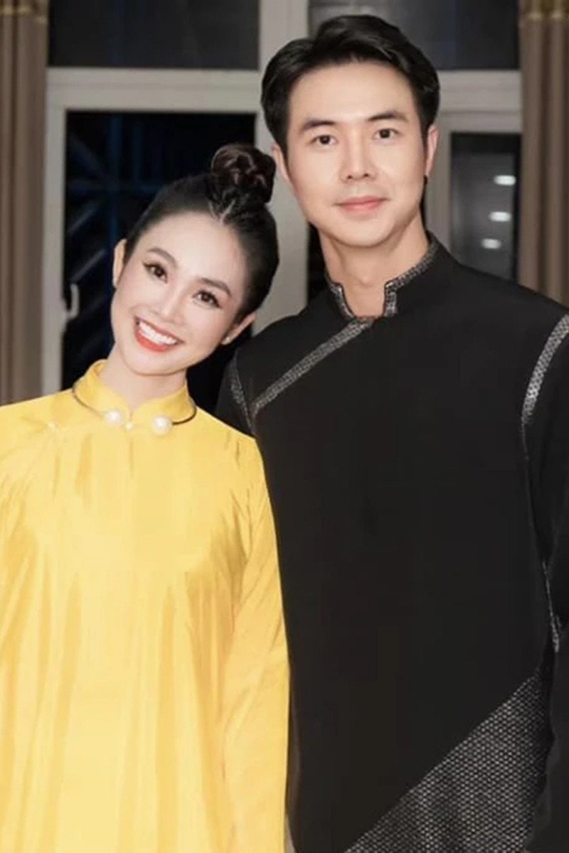 Đức Hiếu và vợ - MC Thùy Linh