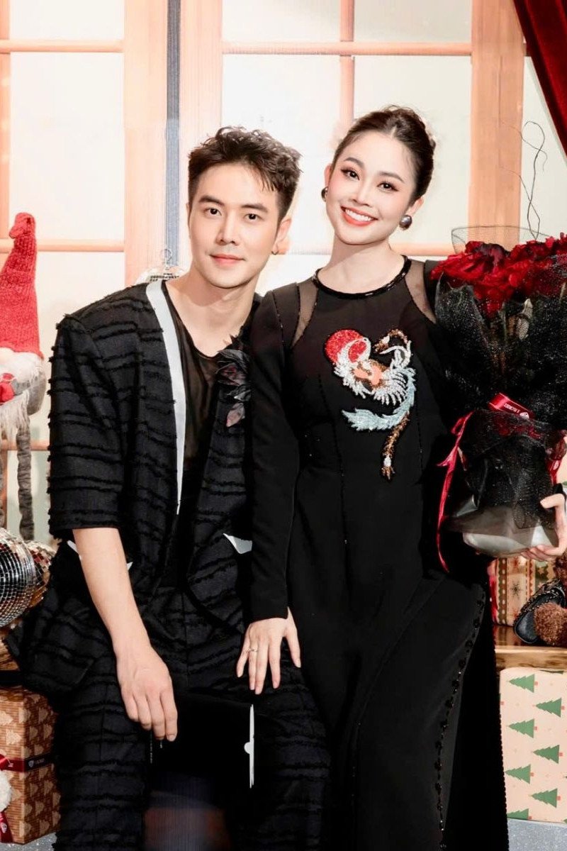 Đức Hiếu và vợ - MC Thùy Linh