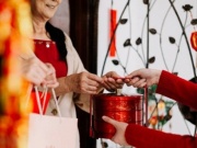 Chọn tuổi xông nhà Tết Bính Ngọ: Tuổi nào tam hợp, nhị hợp và nên ưu tiên gì?