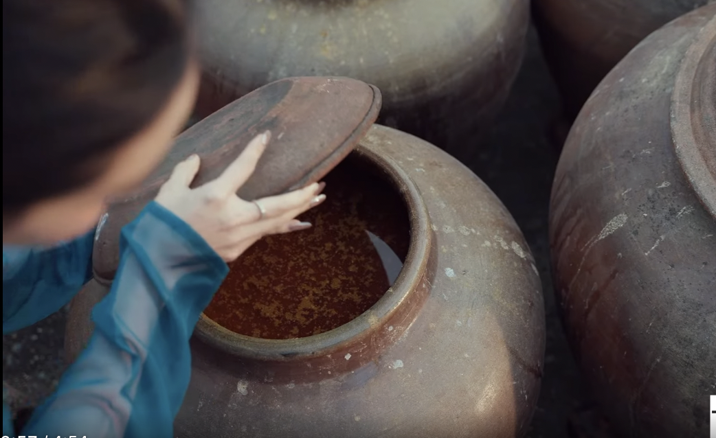 Người đẹp giới thiệu nhiều di sản văn hóa, làng nghề đặc trưng của mảnh đất Hưng Yên.