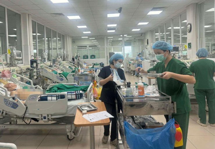 Trung tâm Hồi sức tích cực là nơi "nóng" nhất bệnh viện vì tiếp nhận các ca cấp cứu nặng. Ảnh: P.Thúy.