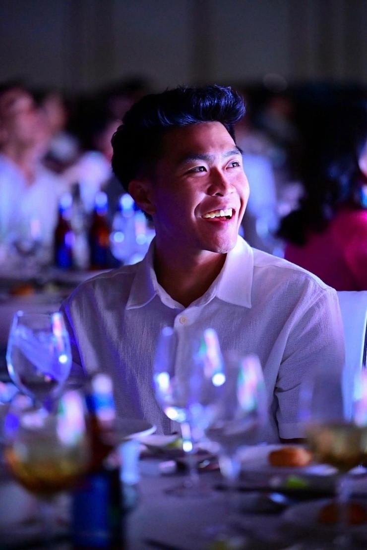 Trung vệ U23 được đồng đội mừng sinh nhật đầy hài hước, gọi là “xạ thủ” Lý Đức - 3