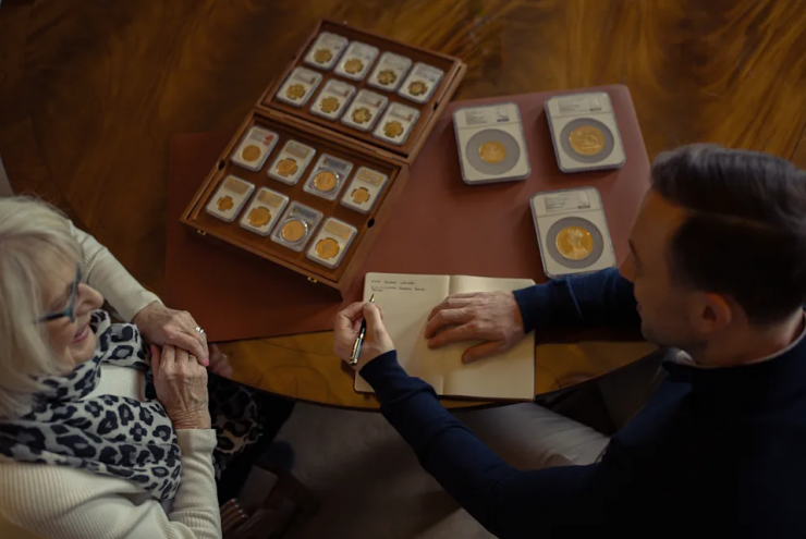 Các loại tiền vàng Anh có giá trị bao gồm đồng Sovereign và Britannia. Ảnh&nbsp;Yahoo Finance UK