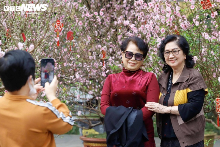 Nhiều gia đình lựa chọn khu vực này để lưu lại hình ảnh kỷ niệm trước thềm năm mới.