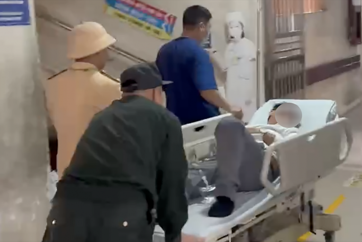 Anh Đ. được cấp cứu tại bệnh viện. Ảnh: CACC