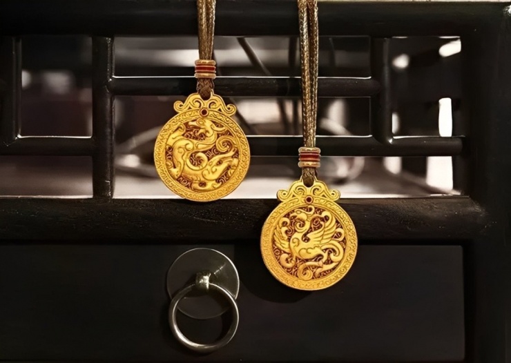&nbsp;Các mẫu vòng vàng thủ công theo kỹ nghệ “vàng cổ pháp”- phương pháp chế tác truyền thống của Trung Hoa, được định vị như biểu tượng địa vị và giá trị văn hóa. Ảnh: Baidu