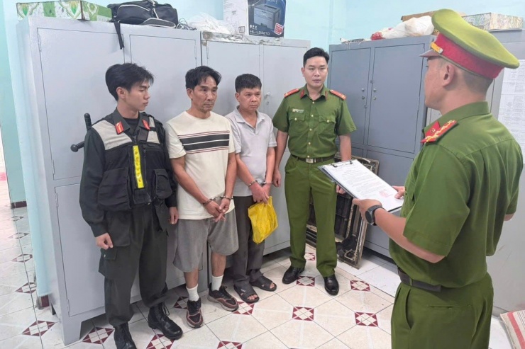 Hai đối tượng trong vụ việc tại cơ quan công an.