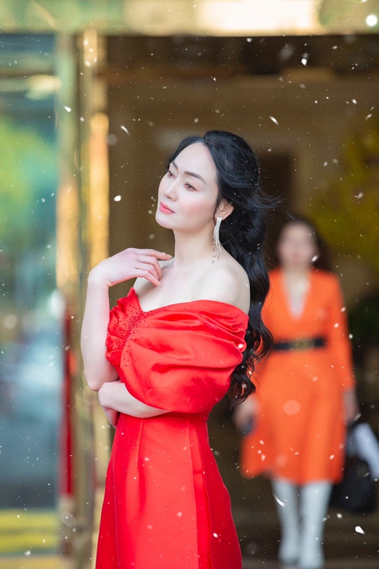 Cả trên phim lẫn ngoài đời, Quách Thu Phương được nhận xét ngày càng trẻ trung và gợi cảm. Vai diễn Tuyết cũng được cho là có tạo hình sexy nhất của nữ diễn viên từ trước đến nay. 