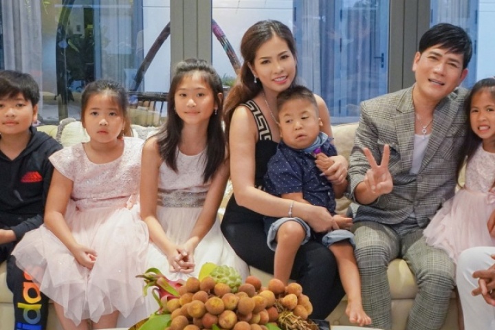 Vợ Quách Thành Danh 'quá tải' vì sắm Tết cho gia đình đông con