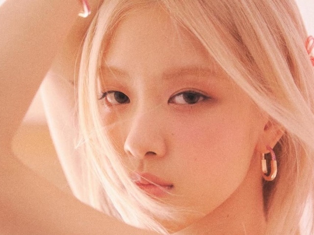 Phong cách đời thường của 'Cô gái xinh nhất thế giới'