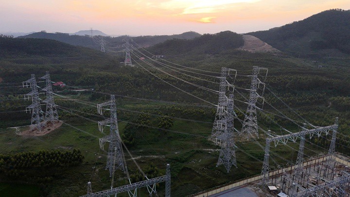 Đường dây 500 kV Lào Cai - Vĩnh Yên.