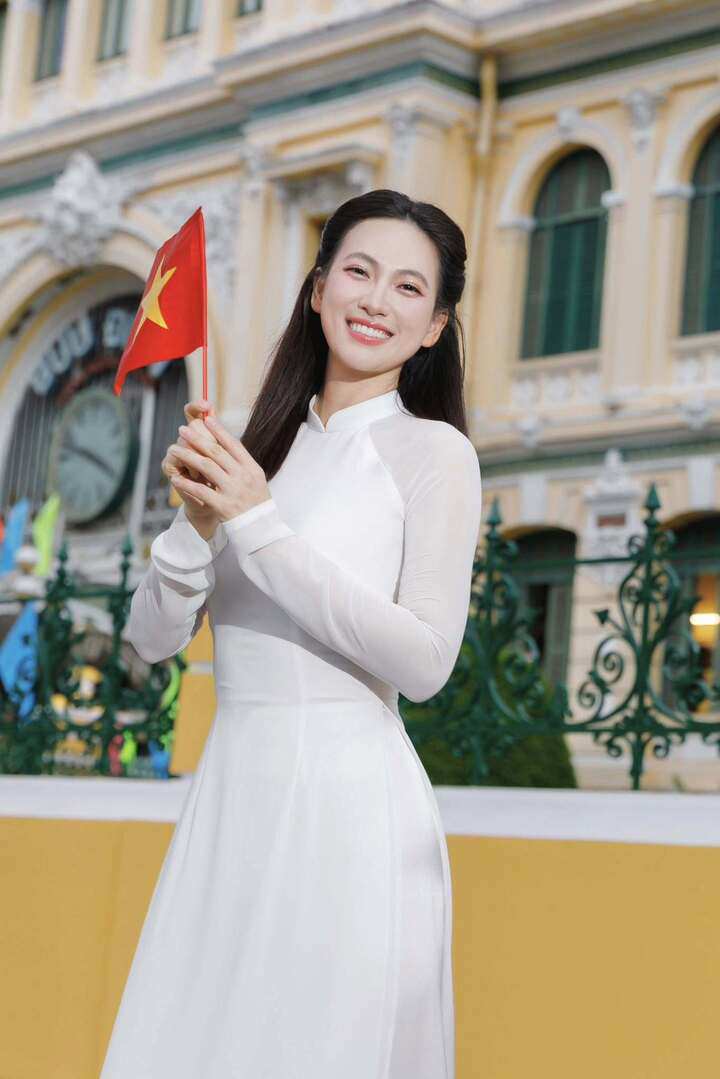 Phương Anh Đào sinh năm 1992, quê ở Bạc Liêu (cũ). Cô bắt đầu được biết đến từ phim độc lập "Nhắm mắt thấy mùa hè" (2018). Sau đó cô liên tục xuất hiện trong nhiều dự án điện ảnh.