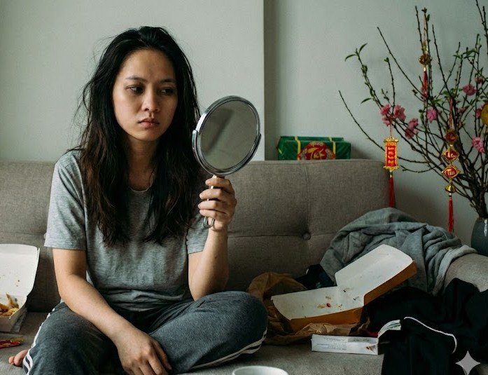 Dịp Tết Nguyên đán thường đi kèm với việc thức khuya, ăn uống dư thừa, giảm vận động kéo dài khiến làn da dễ xỉn màu, kém hồng hào.