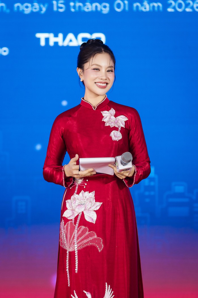 Giang Thái tốt nghiệp cử nhân ngành Quan hệ công chúng tại Đại học Văn Hiế