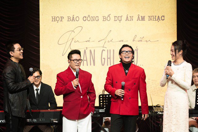 Tú Dưa trên sân khấu cùng 2 người bạn thân thiết trong nhóm "Quả Dưa Hấu" của mình.