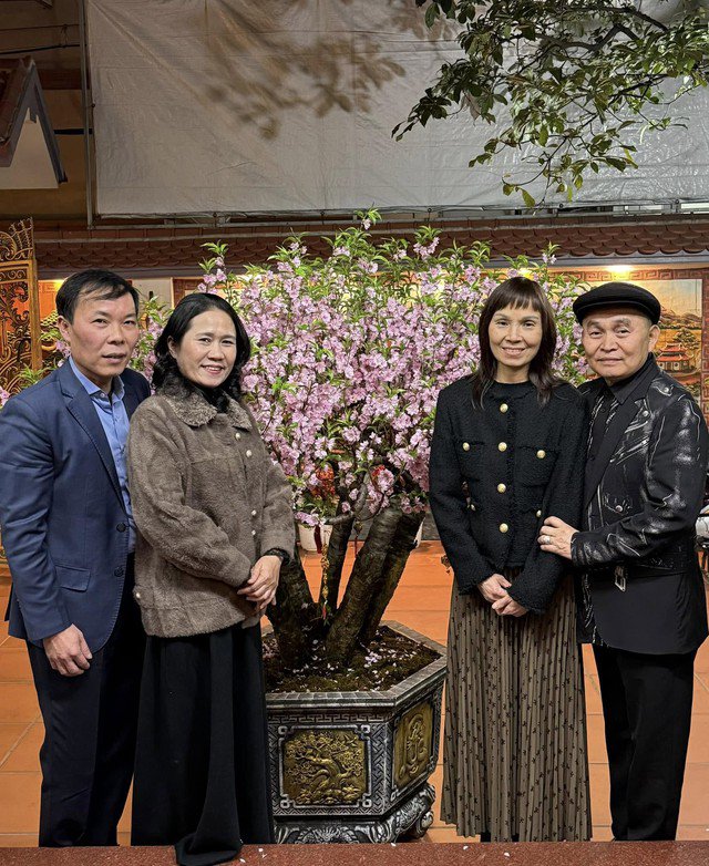 Vợ chồng Xuân Hinh hiểu và thương nhau ở tuổi xế chiều.