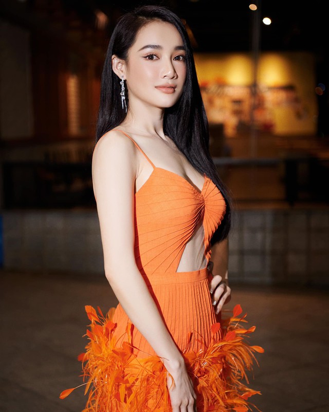 Năm 2016, khi lần thứ 2 giành được giải thưởng VTV Awards, Nhã Phương xúc động chia sẻ: "Tôi vô cùng vinh dự khi được đứng ở đây và một lần nữa được nhận chiếc cúp này. Đối với một nữ diễn viên trẻ như tôi, đây là một niềm hạnh phúc lớn lao. Tôi xin gửi lời cảm ơn đến Đài Truyền hình Việt Nam vì đã trao cho tôi giải thưởng này".