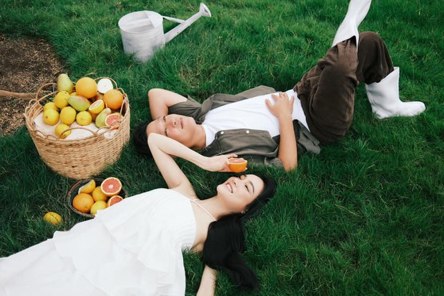 Khi có một sự nghiệp vững chắc, năm 2018, Nhã Phương lên xe hoa với chú rể là người nổi tiếng, danh hài Trường Giang. Sau nhiều sóng gió về đời tư, họ đã cập bến hạnh phúc bằng đám cưới long trọng vào tháng 9 cùng năm.