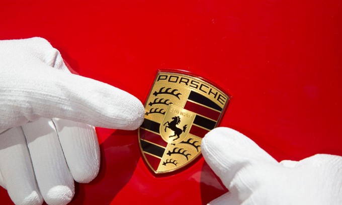 Logo của Porsche mang hình dáng chiếc khiên và chú ngựa ở trung tâm. Ảnh: Porsche