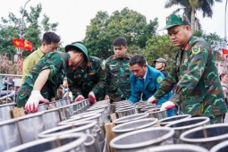 Bên trong trận địa pháo hoa đêm Giao thừa tại Hà Nội