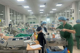 Nơi cấp cứu 'căng như dây đàn', không nghỉ Tết và những 'lì xì' đặc biệt