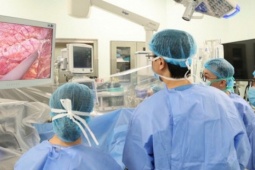 Đang về quê đón Tết, nhiều y, bác sĩ quay lại viện vì ca ghép gan