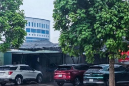 Giá rửa xe ngày cận Tết tăng kỷ lục, 500.000 đồng/lượt cho Mercedes, BMW