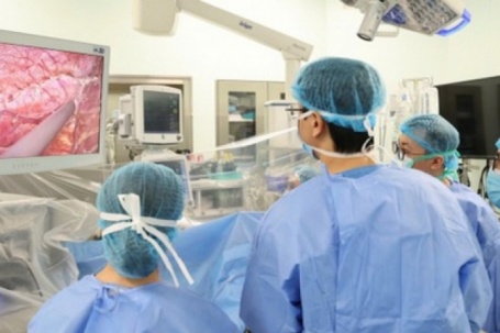 Đang về quê đón Tết, nhiều y, bác sĩ quay lại viện vì ca ghép gan