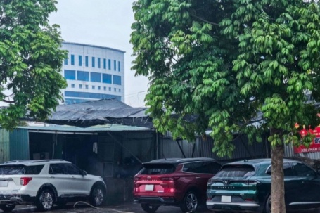 Giá rửa xe ngày cận Tết tăng kỷ lục, 500.000 đồng/lượt cho Mercedes, BMW