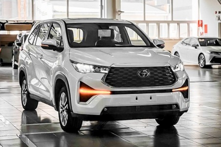 Mẫu Hybrid 7 chỗ của Toyota giảm 45 triệu đồng khi hưởng thuế mới