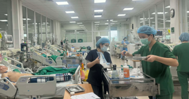 Nơi cấp cứu "căng như dây đàn", không nghỉ Tết và những "lì xì" đặc biệt