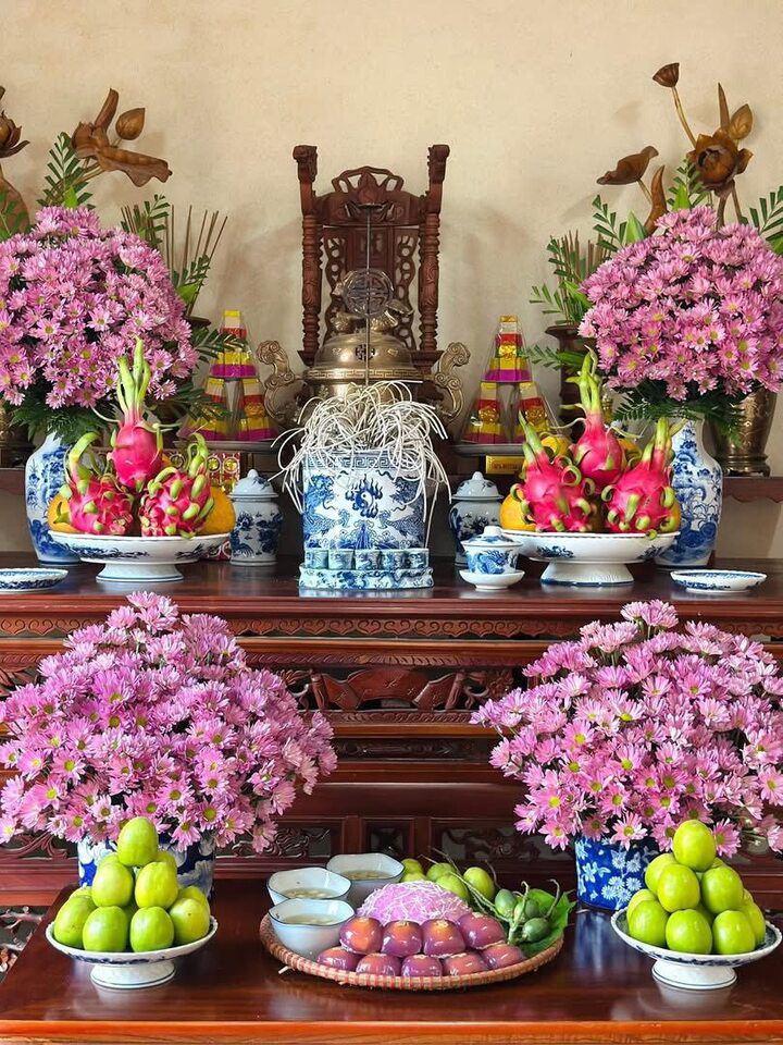 Những mâm lễ mang sắc tím và vàng cho ngày mùng 1 và rằm tháng 11.