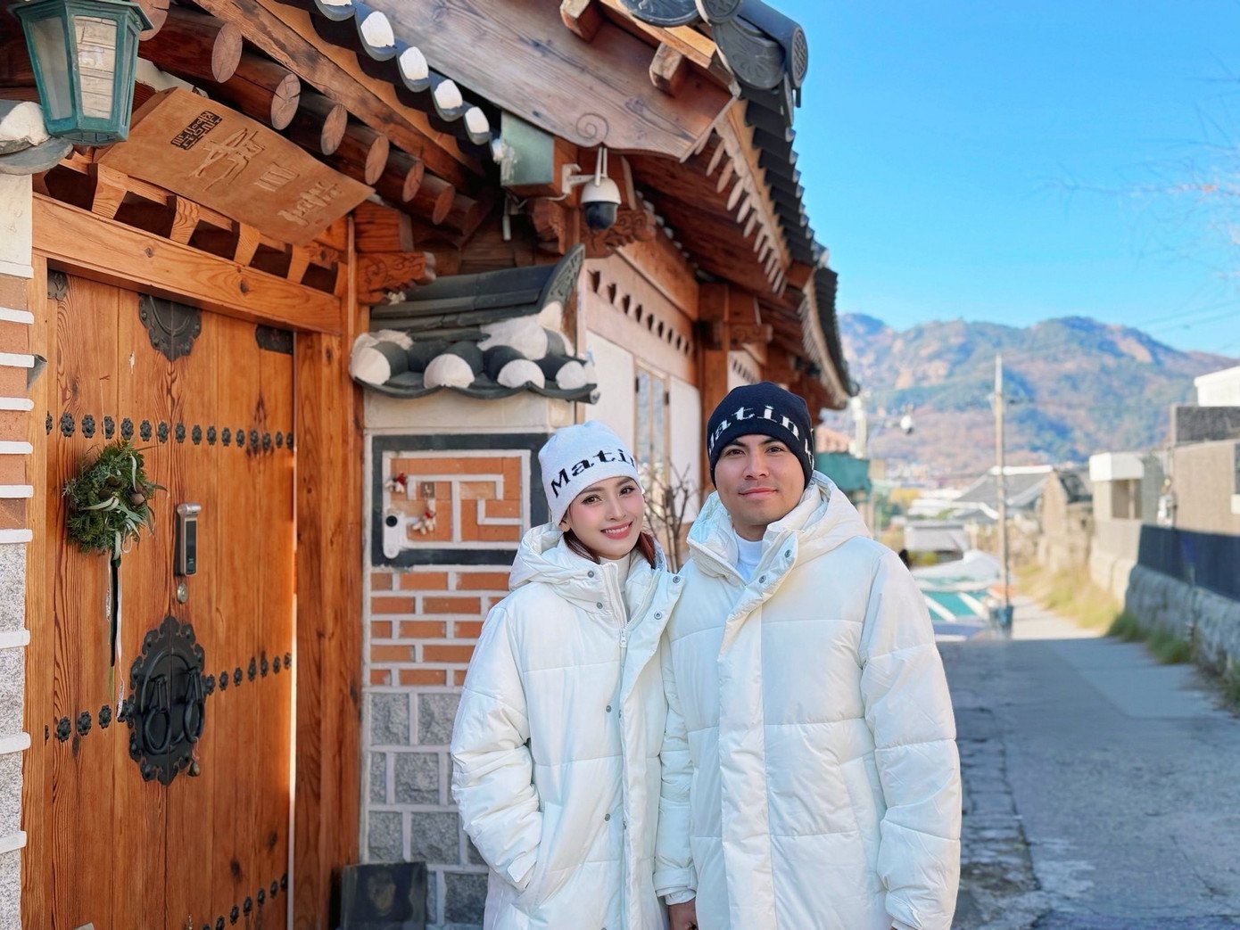 Đức Huy cầu hôn Huyền Trang trong chuyến du lịch Hàn Quốc.