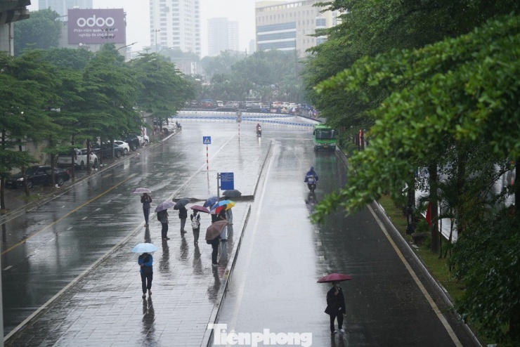 Từ đêm nay đến rạng sáng mai, miền Bắc bắt đầu chuyển mưa nhỏ rải rác.