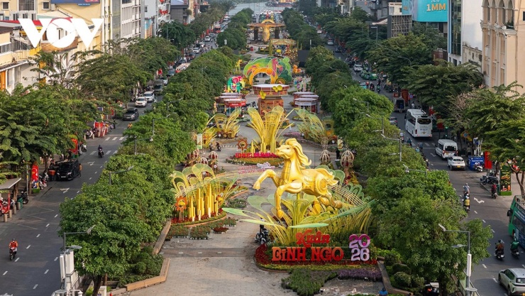 Đường hoa Nguyễn Huệ sẽ mở cửa phục vụ nhu cầu du xuân, thưởng ngoạn của người dân và du khách từ 19h ngày 28 tháng Chạp đến 21h ngày mùng 6 Tết. (Ảnh: Tỷ Huỳnh)