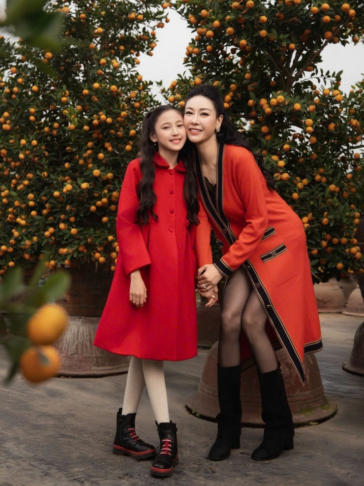 Hoa hậu Hà Kiều Anh tiết lộ mỗi dịp Tết về, cả nhà cô lại ra Hà Nội chọn từng cây quất gửi tặng bạn bè, người thân.