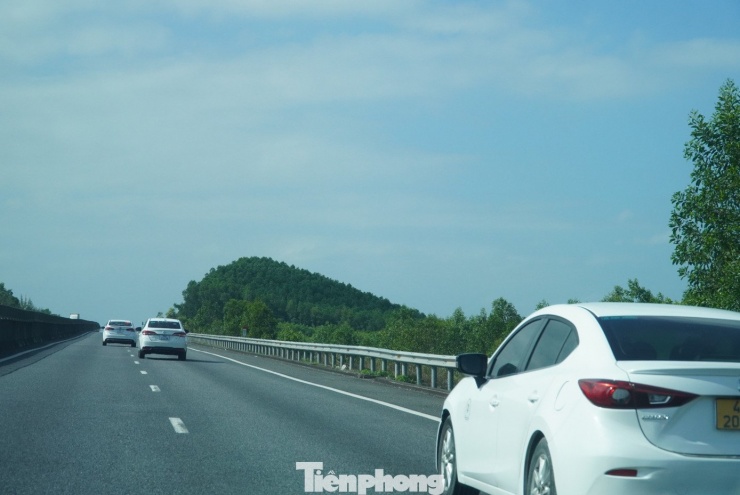 Đây là tuyến đường được các phương tiện lựa chọn khi qua miền Trung, đặc biệt là xe cá nhân vì đường êm, ít khúc cua.