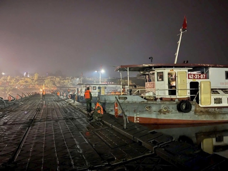 Điều khiến lãnh đạo Bộ Quốc phòng xúc động và tự hào chính là tinh thần sẵn sàng nhận và hoàn thành mọi nhiệm vụ của các lực lượng tham gia. Nhiều cán bộ, chiến sĩ đang trong thời gian nghỉ Tết, có người vừa trở về sum họp với gia đình sau một năm công tác; có người đang chuẩn bị đón Xuân bên cha mẹ, vợ con.