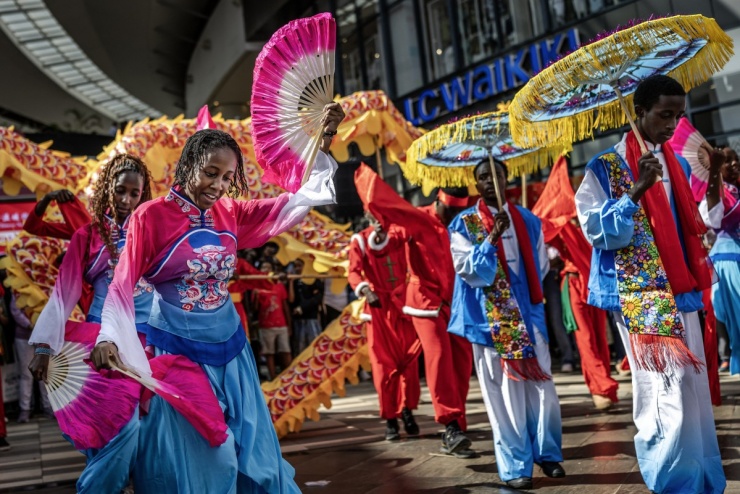 Không khí chuẩn bị đón Tết Bính Ngọ trên thế giới - 11