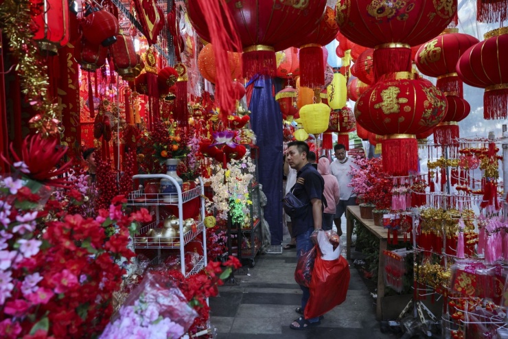 Không khí chuẩn bị đón Tết Bính Ngọ trên thế giới - 9